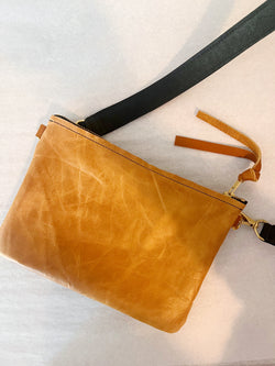 Baqette - The Staple Crossbody w/ Strap
